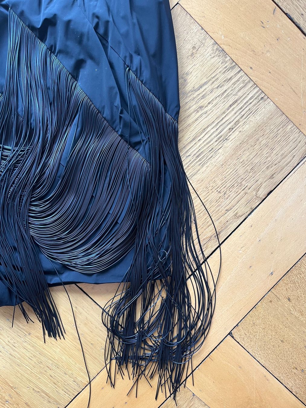 Rick Owens Gonne: Rick Owens, mini short/jupe avec franges – Nuovo (secondo la descrizione) da Genève venduto da dachaw 5