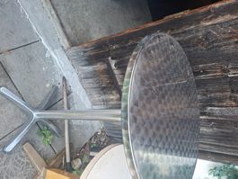 Klappbarer stehtisch