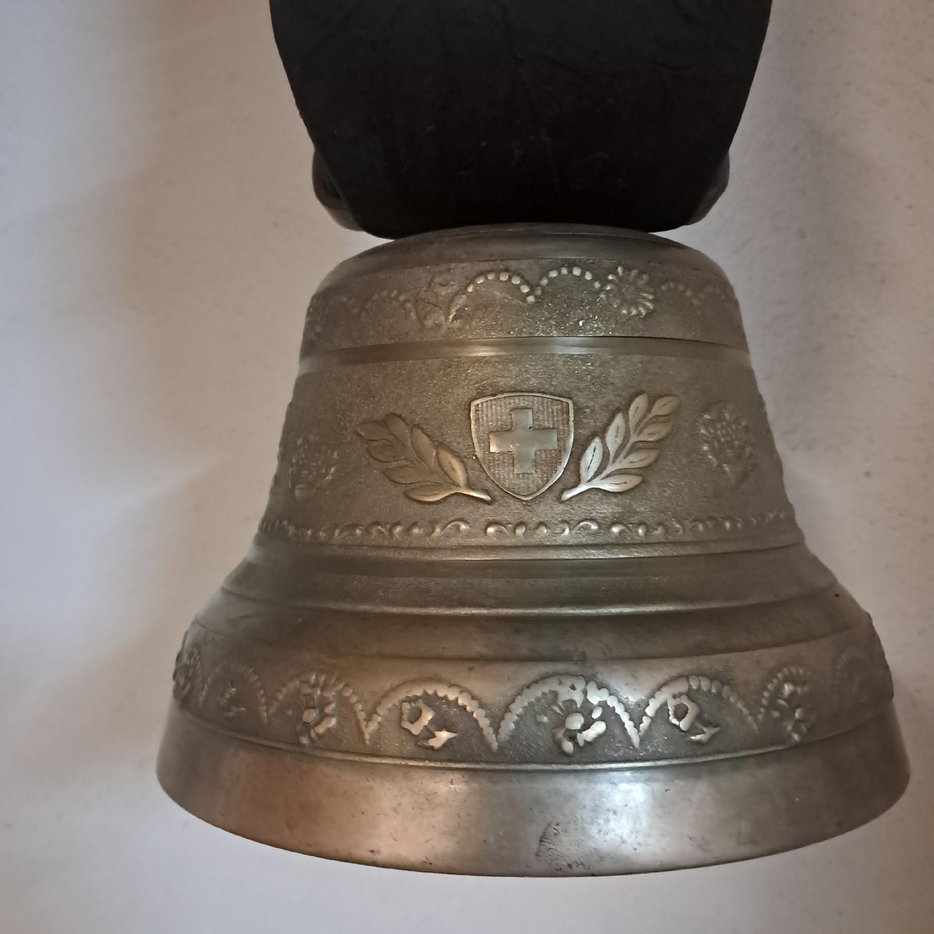Campanacci mucche: ALTE BERGER BÄRAU GLOCKE  – Usato da Murten venduto da SHETHOF 1