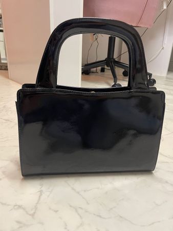 Elegante schwarze Handtasche, Swiss Made, neuwertig! 🎒