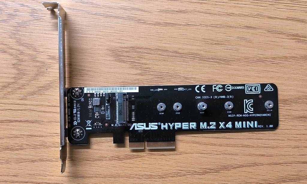 Asus PCs: ASUS Hyper M.2 X4 Mini Adapterkarte – Gebraucht aus Wald ZH von 89kingle