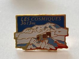 1 Pin Les Cosmiques
