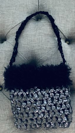 Tasche schwarz silber Kunstfaser mit Fellrand