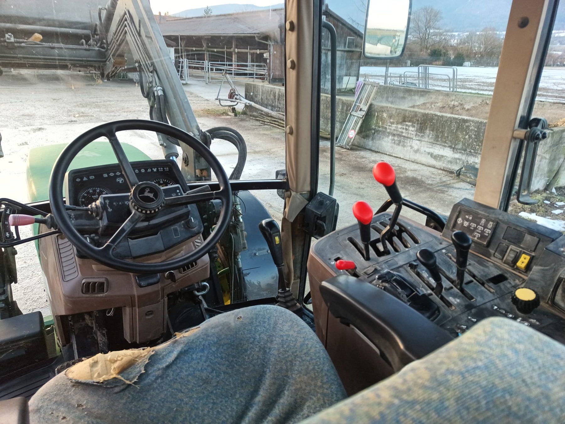 John Deere Trattori: Traktor John Deere 6100 mit Frontlader Alö – Usato da Selzach venduto da oppla 8