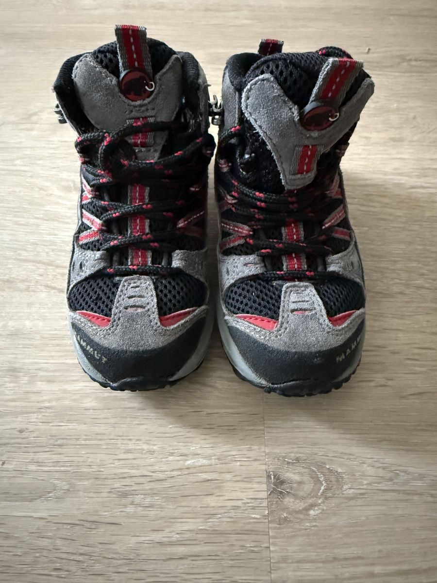 Mammut Scarpe da uomo: Wanderschuhe Mamut, Goretex, Gr. 27 – Usato da Dübendorf venduto da Ilsaporedelviaggio 5