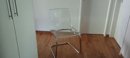 6 transparente Designer‑Stühle mit verchromtem Metallgestell