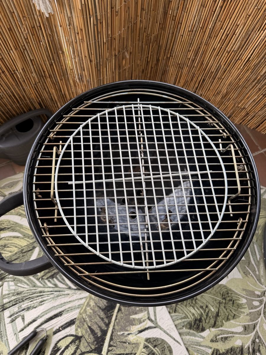 Griglie: Holzkohlegrill - Top Zustand, – Nuovo (secondo la descrizione) da Nussbaumen AG venduto da nad_lq9s 3