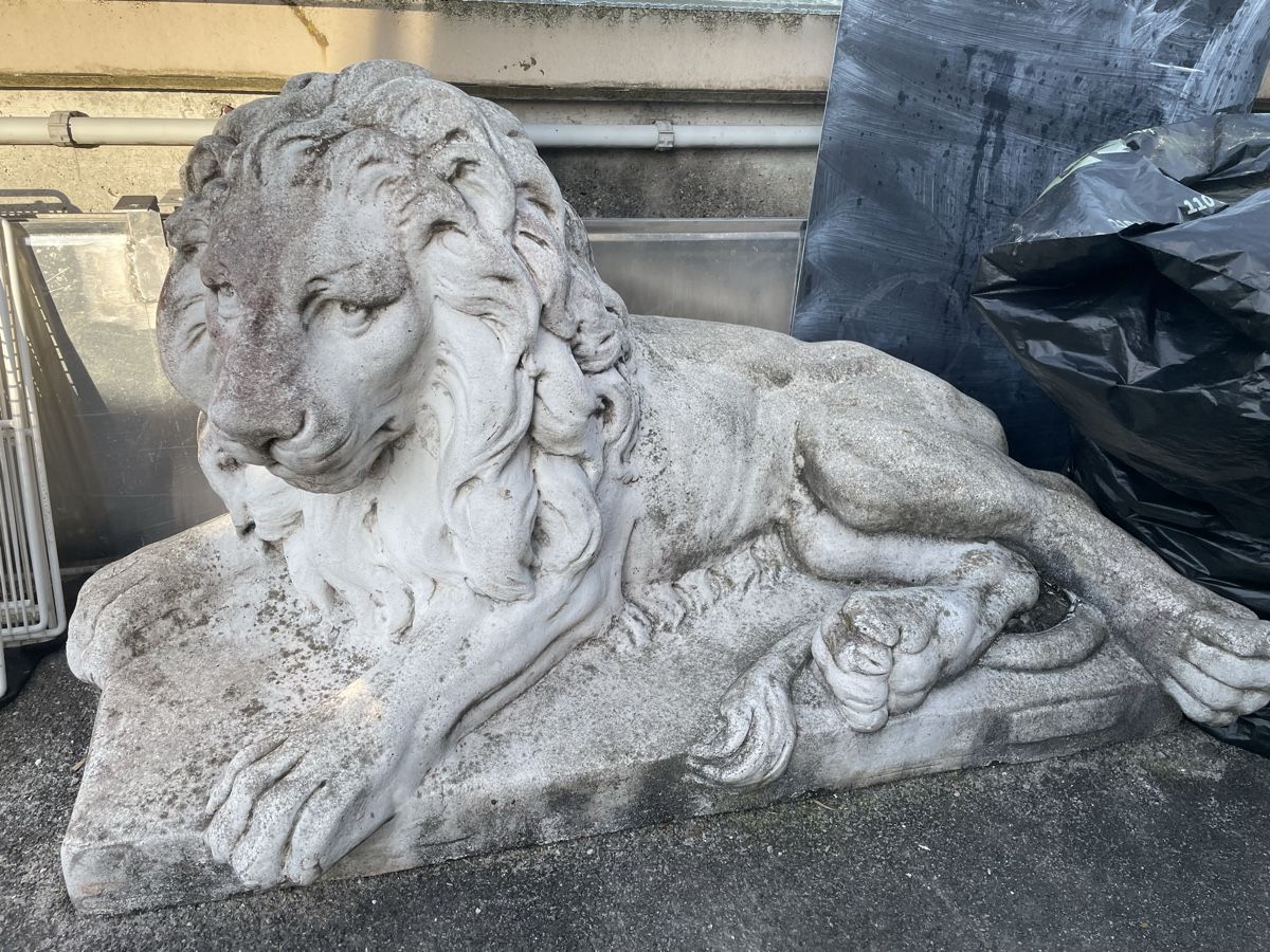 Tutte le decorazioni: Große liegende Löwenstatue aus Stein – Usato da Oberkulm venduto da mgergely3 1