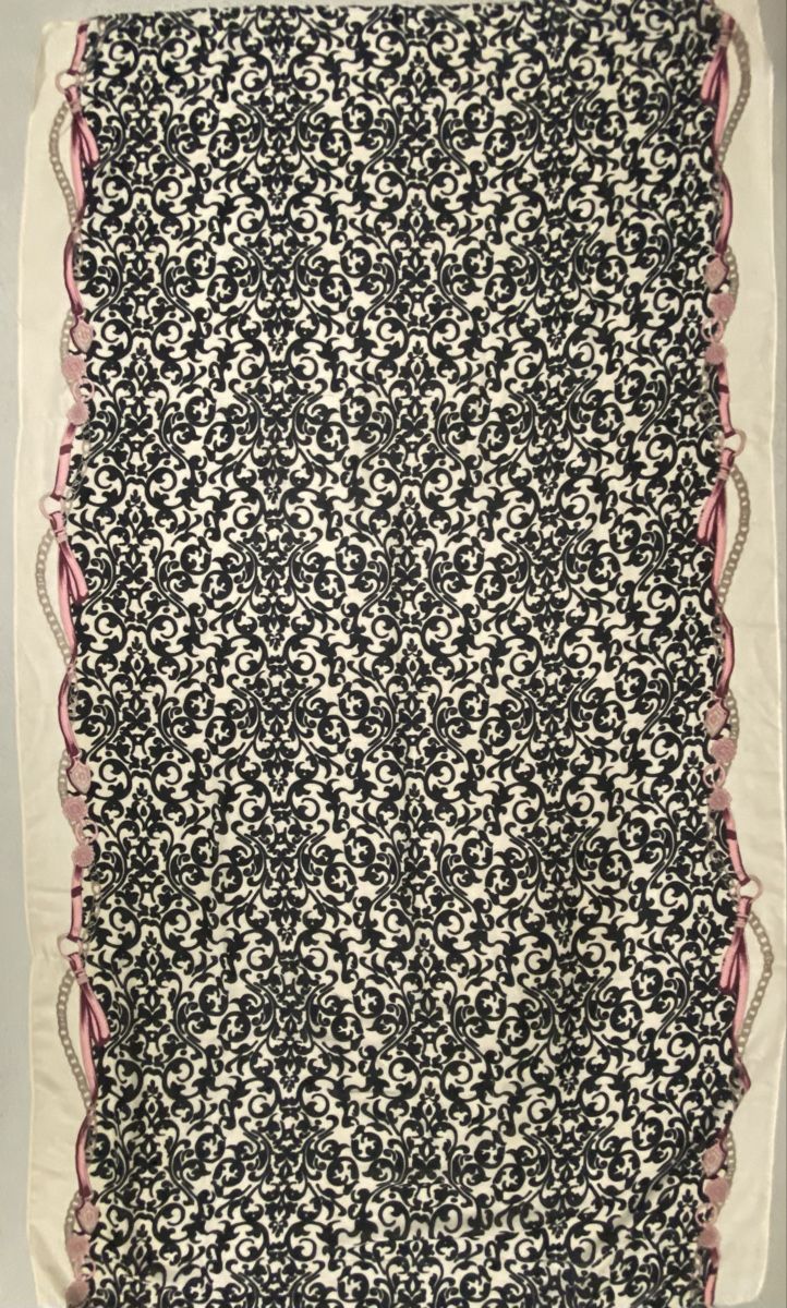 Foulard & Sciarpe: Eleganter Schal mit Barockmuster – Usato da Lyss venduto da Sibella56