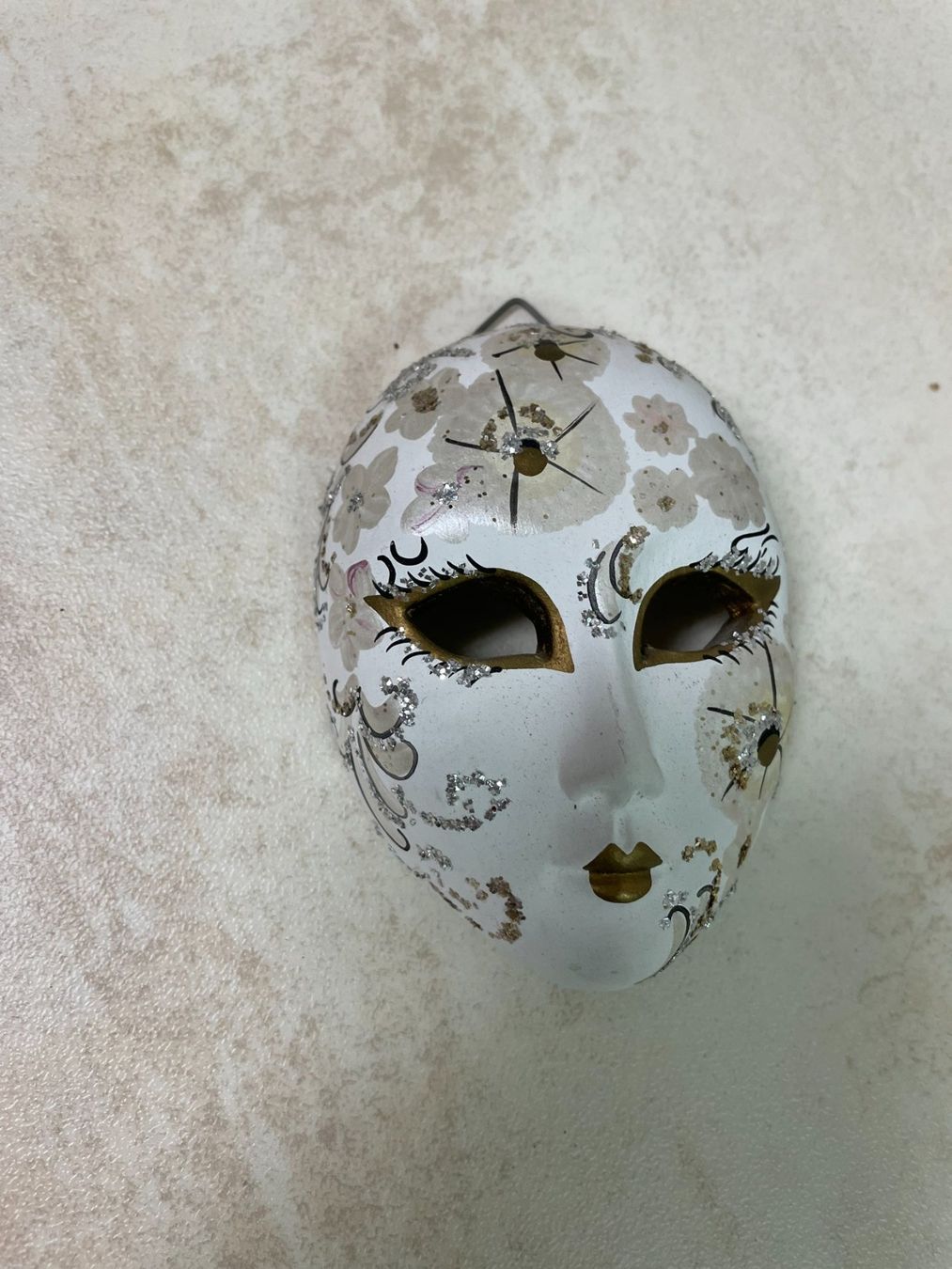 Masken: Bemalte Maske mit Aufhängeöse – Gebraucht aus Thayngen von Flomibrocki_2 2