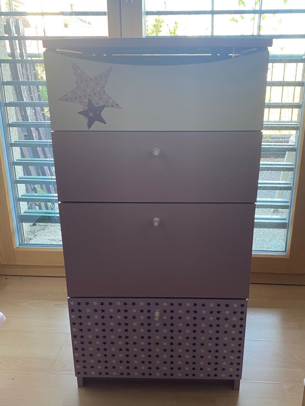 Conforama Cassettiere: Commode enfant étoiles violette bon état – Usato da Biel/Bienne venduto da Caramba59 1