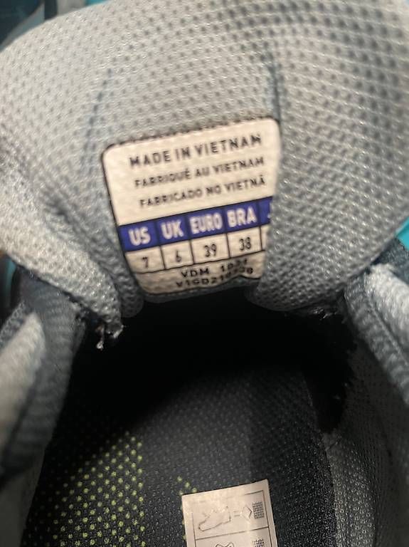 Scarpe da uomo: Hallenschuhe Asics Grösse 39 – Usato da Biel/Bienne venduto da Hamamlezi 2