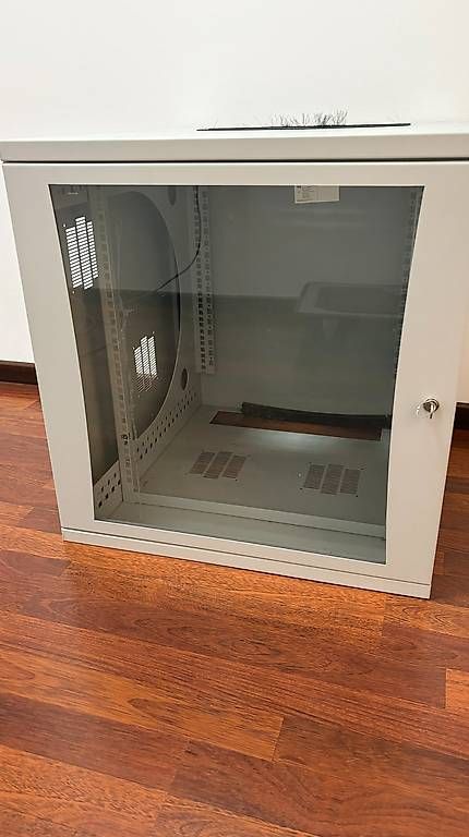 Racks & Ständer: Serverrack 19zoll – Gebraucht aus Tenero von Lucianoambrogi