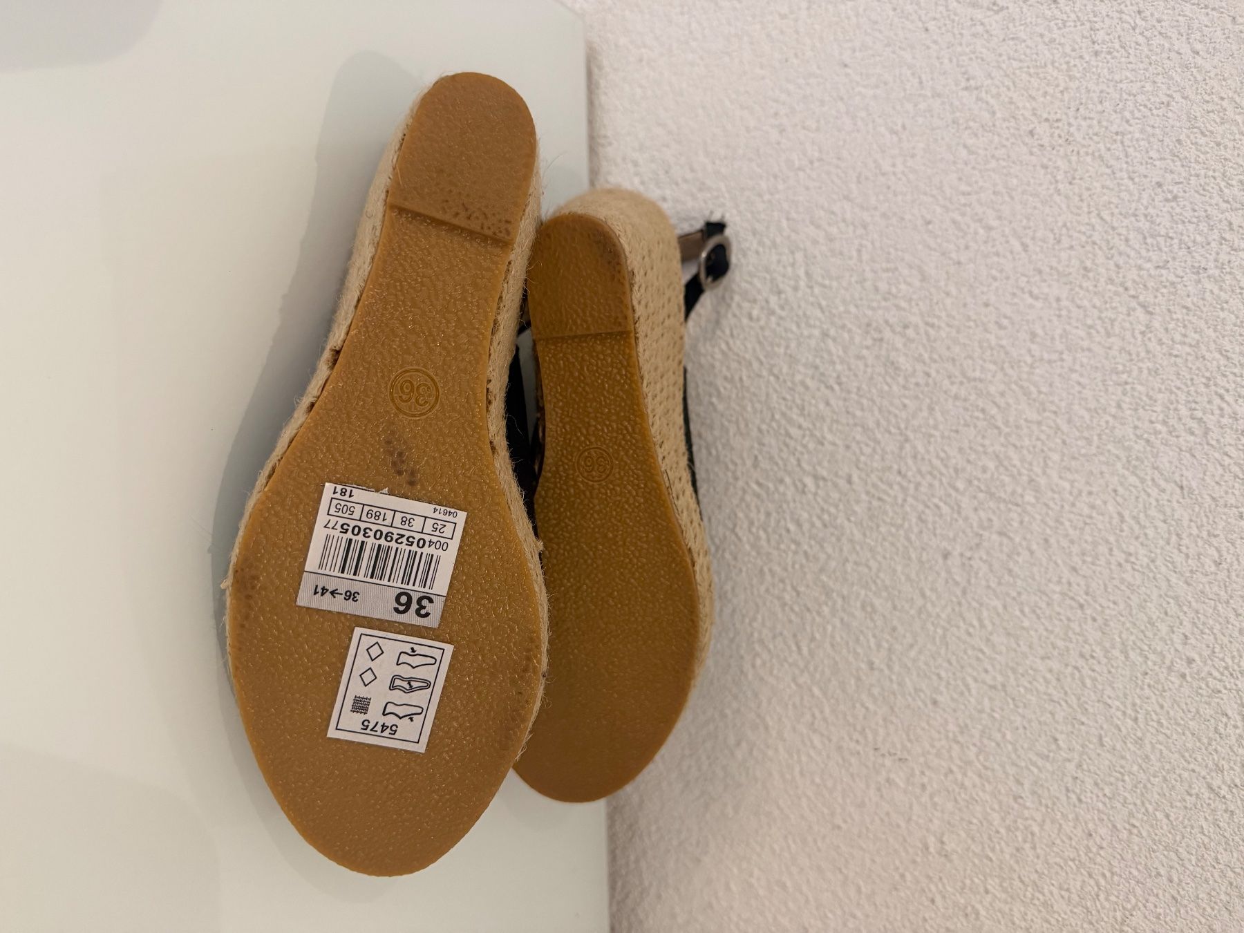 Scarpe da donna: Schwarze Keilsandaletten Gr. 36 – Nuovo (secondo la descrizione) da Seedorf BE venduto da Monsi94 1