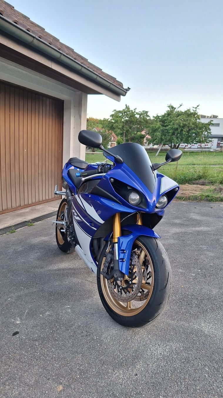 Yamaha Strada: Yamaha R1 RN2210 – Usato da Fribourg venduto da Ertug 1