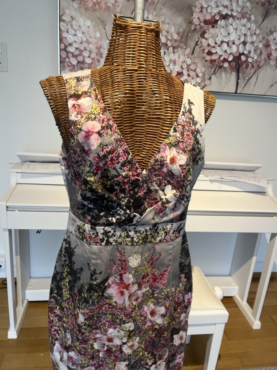 Phase Eight Vestiti: Kleid mit Blumenmuster, Phase Eight, 38 – Usato da Solothurn venduto da Bobesch08 3
