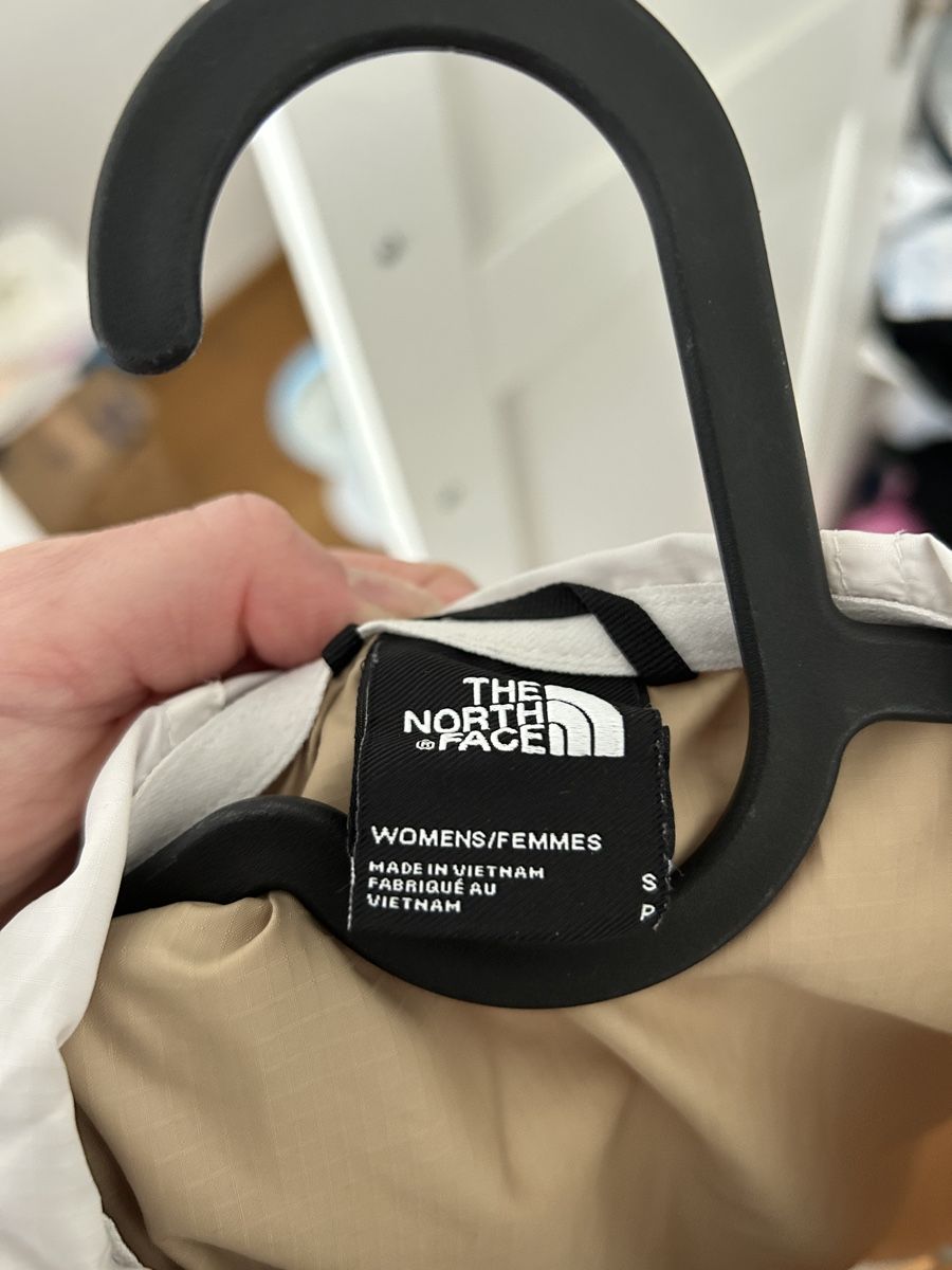 North Face Giacche: The North Face Windbreaker – Nuovo (secondo la descrizione) da Thun venduto da ann_j9cx 2