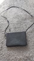 Sac bandoulière gris effet croco, élégant