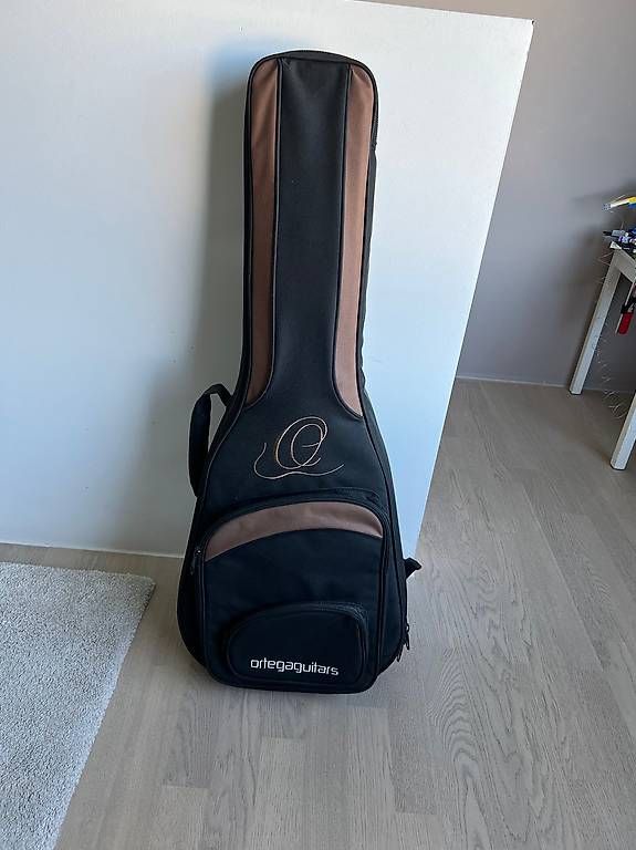 Strumenti musicali: Guitare 3/4 Ortega avec housse – Usato da Cottens FR venduto da piotrivitch 2