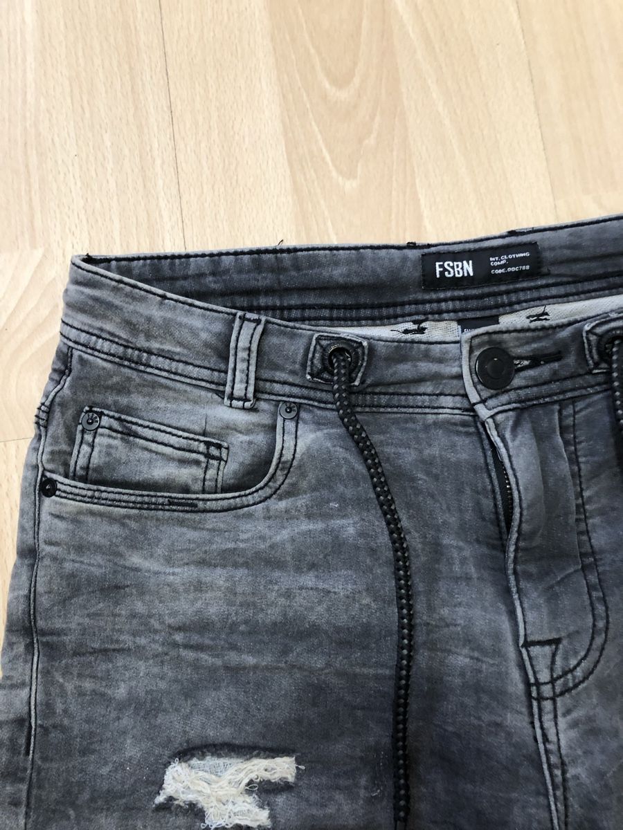 Jeans: Kurz Hose Gr.S – Usato da Chur venduto da vicky7 4