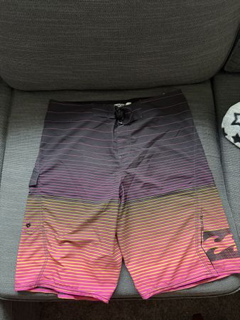 Neuwertige Billabong Platinum Boardshorts Grösse 34