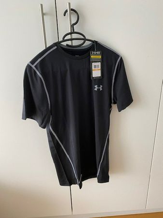 T-Shirt Under Armour 1236261-001 Herren Grösse S fitted