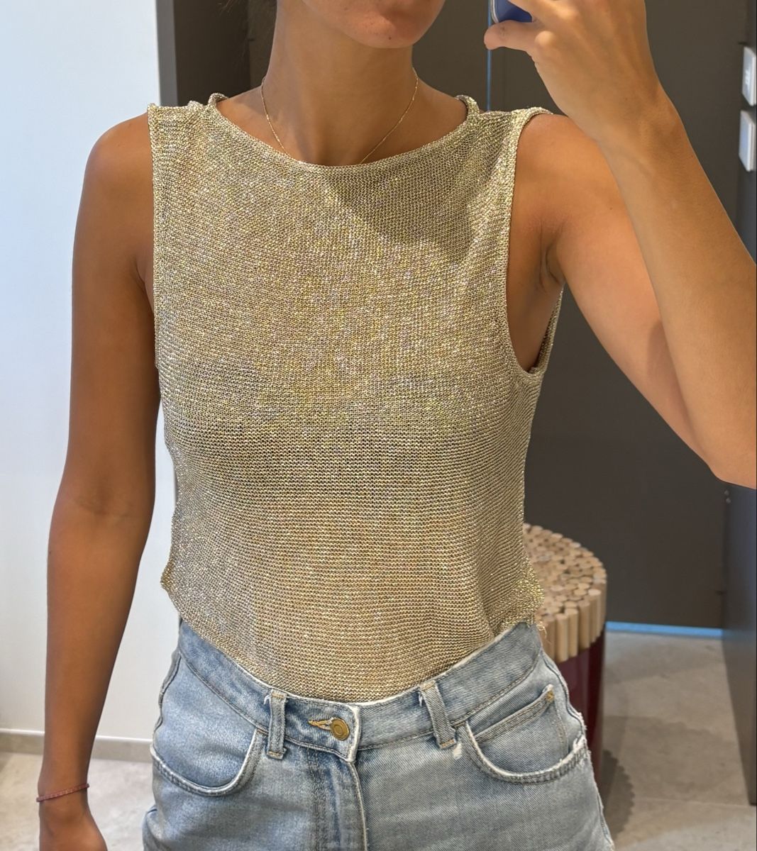 Tops: Gold sparkly open back top – D'occasion à La Conversion par chi_td5v 1