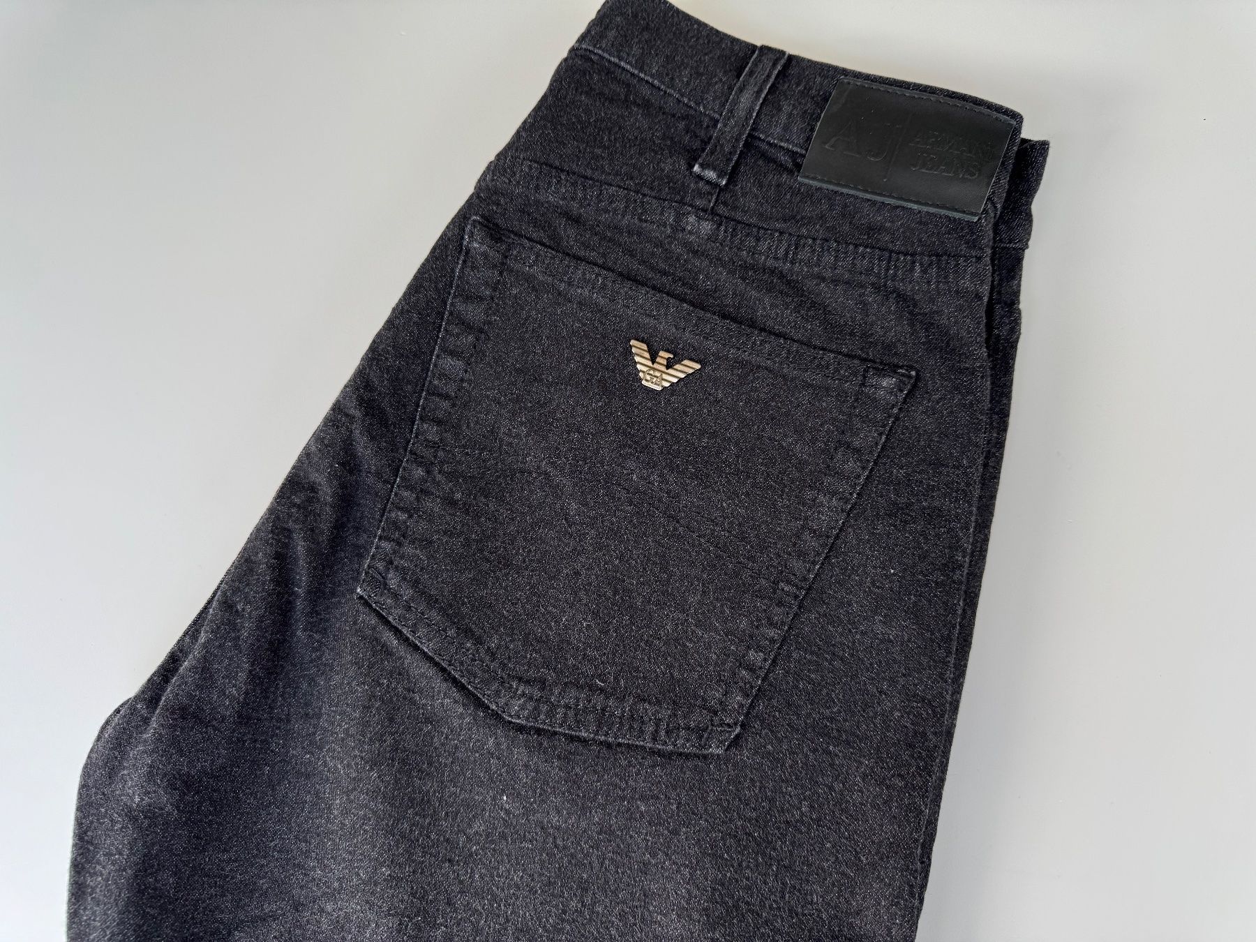 Armani Jeans: Armani Jeans, Herren, Grösse 31, schwarz – Nuovo (secondo la descrizione) da Luzern venduto da Cabriolet 4