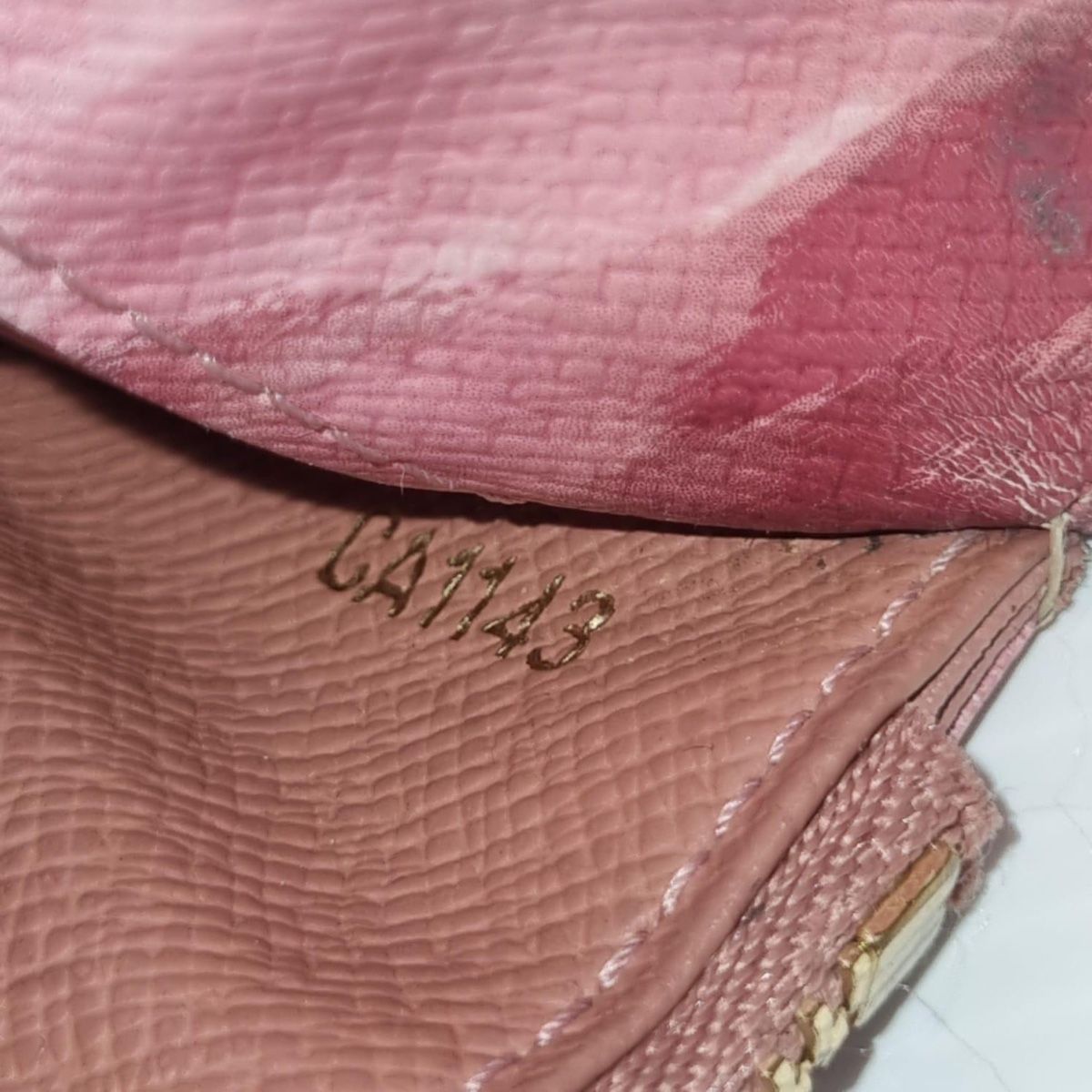 Louis Vuitton Portemonnaies: LV Insolite IKAT Indian Rose – D'occasion à Heimberg par Sabe_Frau 7