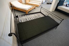 Metall-Doppelbett schwarz inkl. 2 verstellbaren Lattenrosten