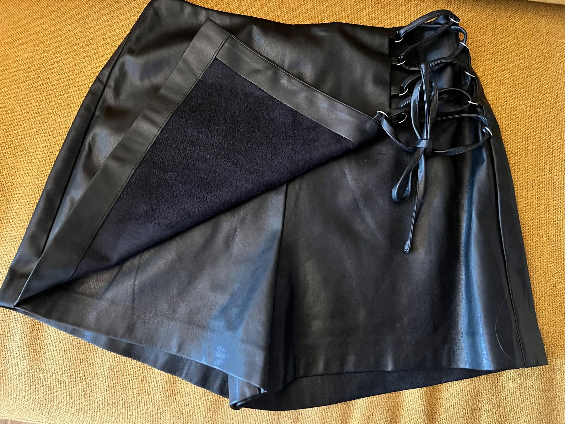 Stradivarius Gonne: Stradivarius Skort / Minirock / Shorts - Grösse 38 – Nuovo (secondo la descrizione) da Effretikon venduto da YaMn 2