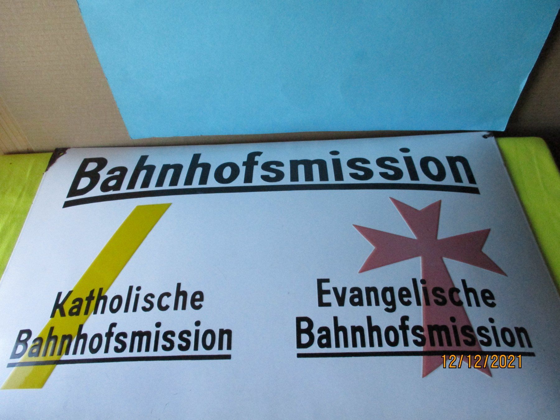 Insegne: Bahnhofsmission  Emailschild – Usato da Ottikon Gossau ZH venduto da hokuspokus 5