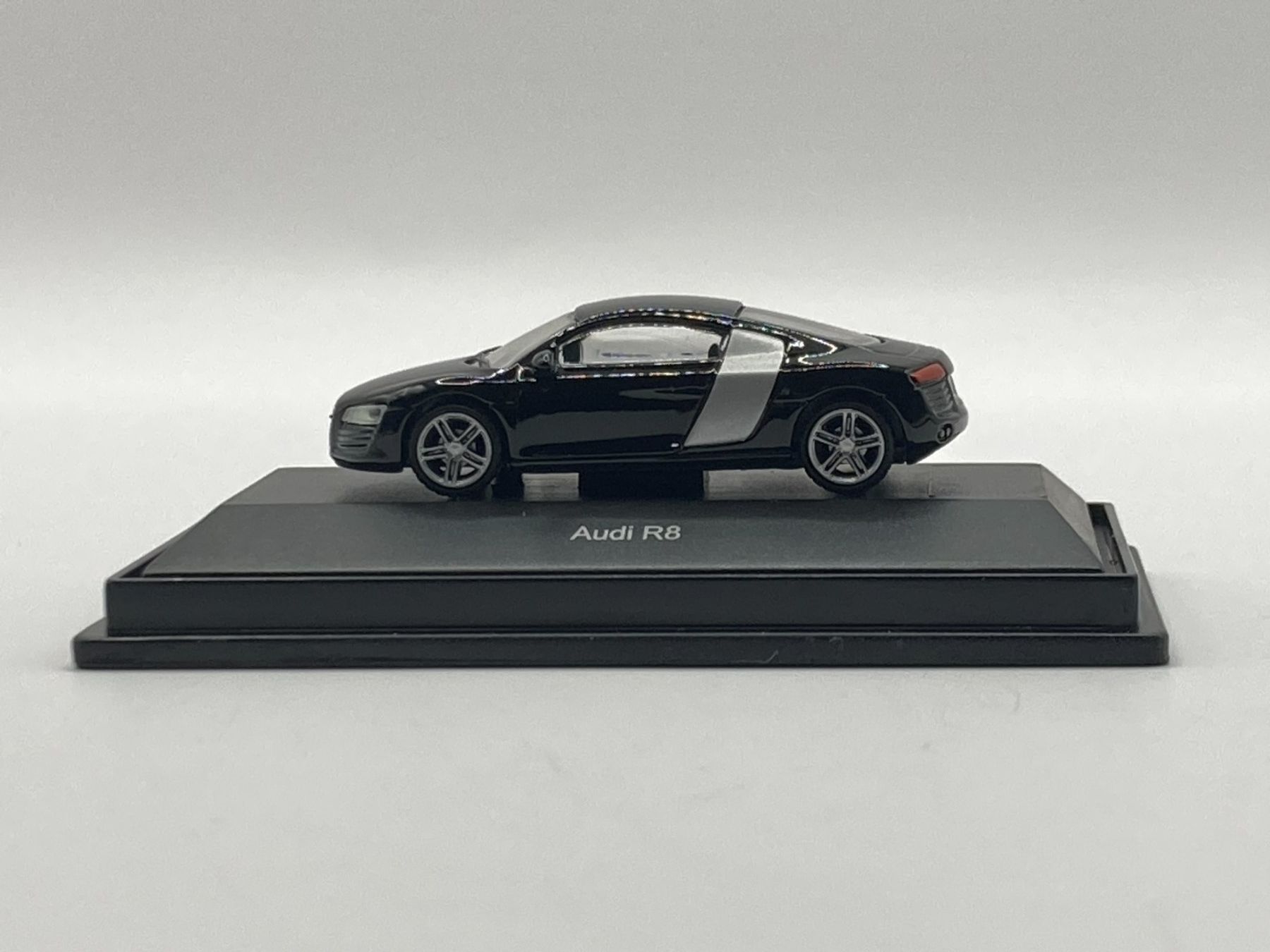 Schuco Modellini d'auto: Schuco 25713 1:87 Audi R8 schwarz – Nuovo e nell'imballaggio originale da Neukirch a.d. Thur venduto da MoBa-Artikel.ch 1