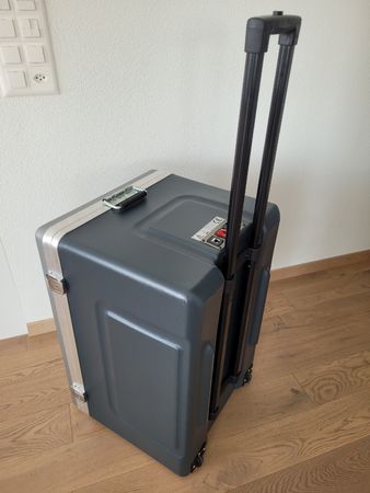 Rollkoffer für 16 iPads von Atesum