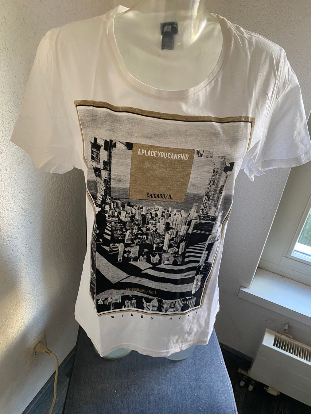 H&M T-shirt: H&M  T-Shirt  Grösse M – Usato da Allenwinden venduto da Obalu