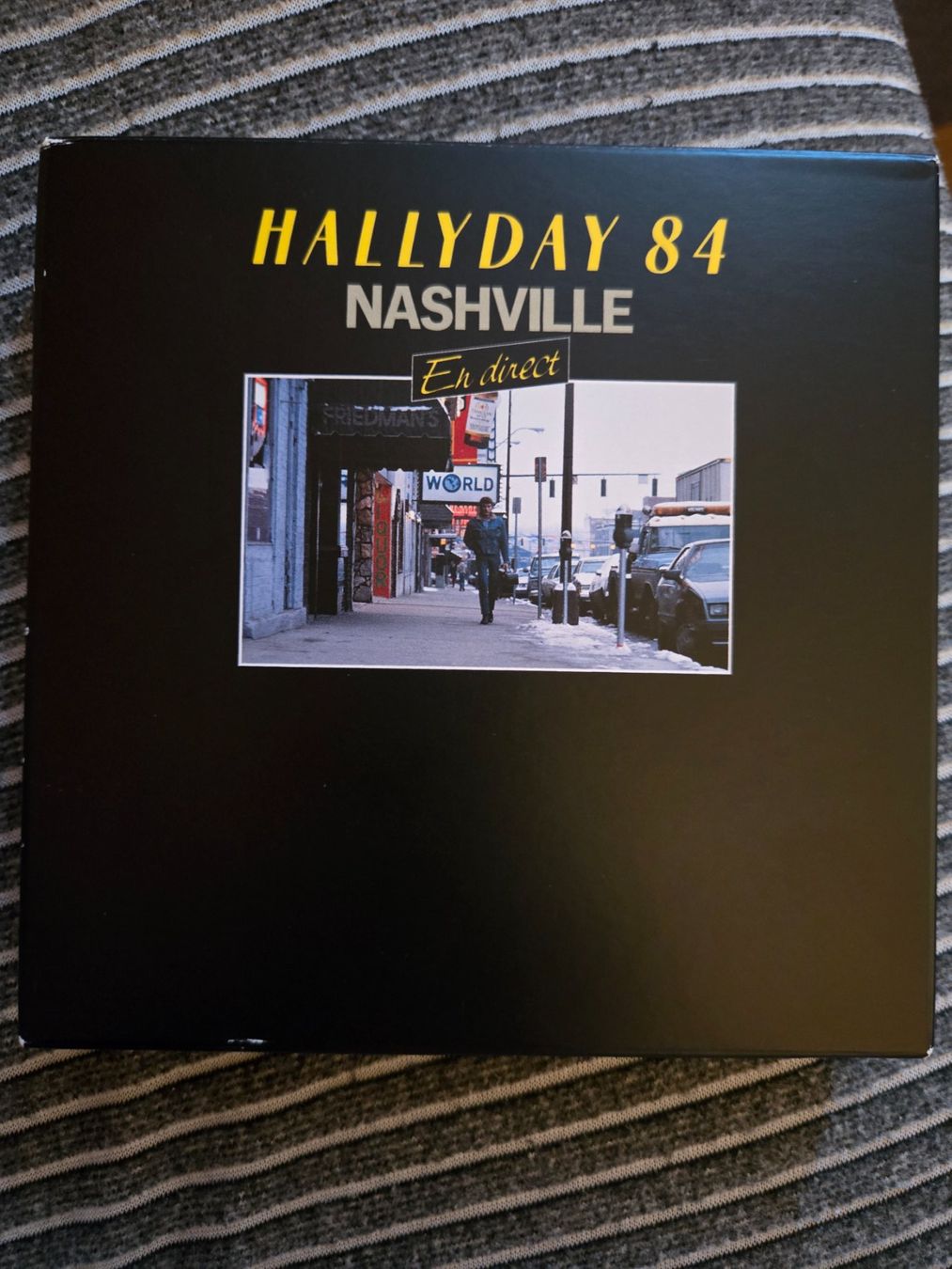 CD: Johnny Hallyday Coffret carton - 2 CD's – Nuovo (secondo la descrizione) da Sorens venduto da Laburge 2