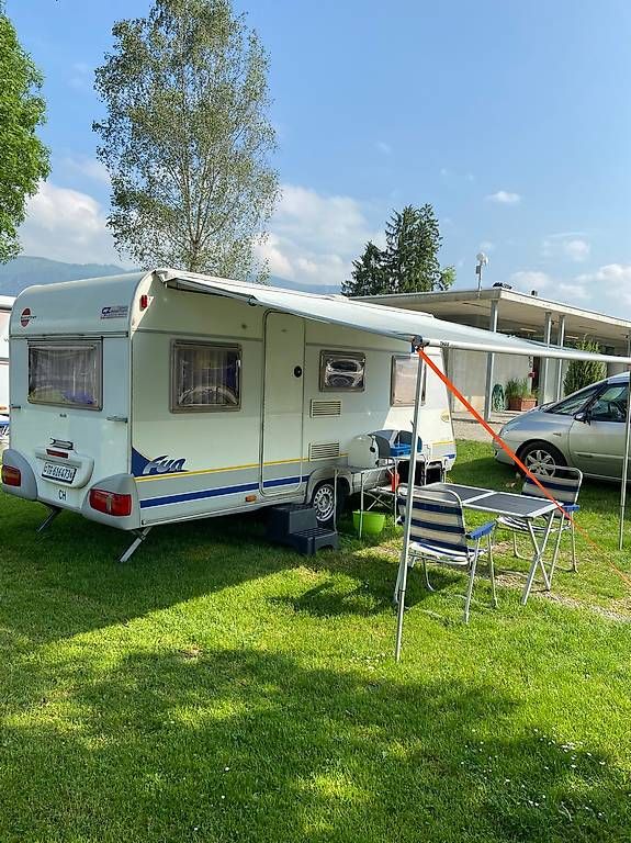 Tende da sole: Wohnwagen mit Dachmarkise – Usato da Felben-Wellhausen venduto da loirti