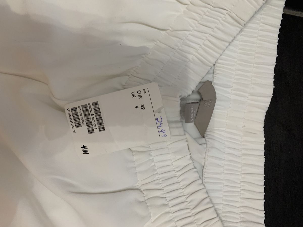 H&M Pantaloni: H&M weisse Hosen Gr. 32 – Nuovo e nell'imballaggio originale da Sevelen venduto da Ch_2026_1 2