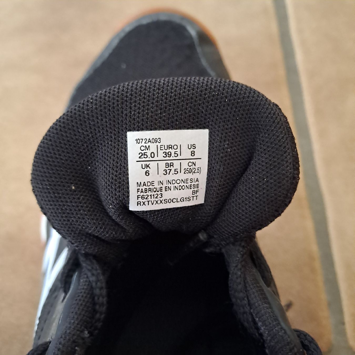 Asics Scarpe da uomo: Hallenschuh Asics 39.5 – Usato da Thierachern venduto da lukwill 2