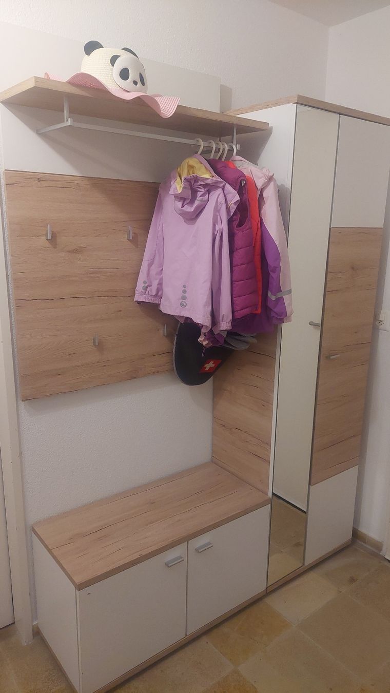 Armadi: Garderobe Schrank – Usato da Volketswil venduto da Anni88