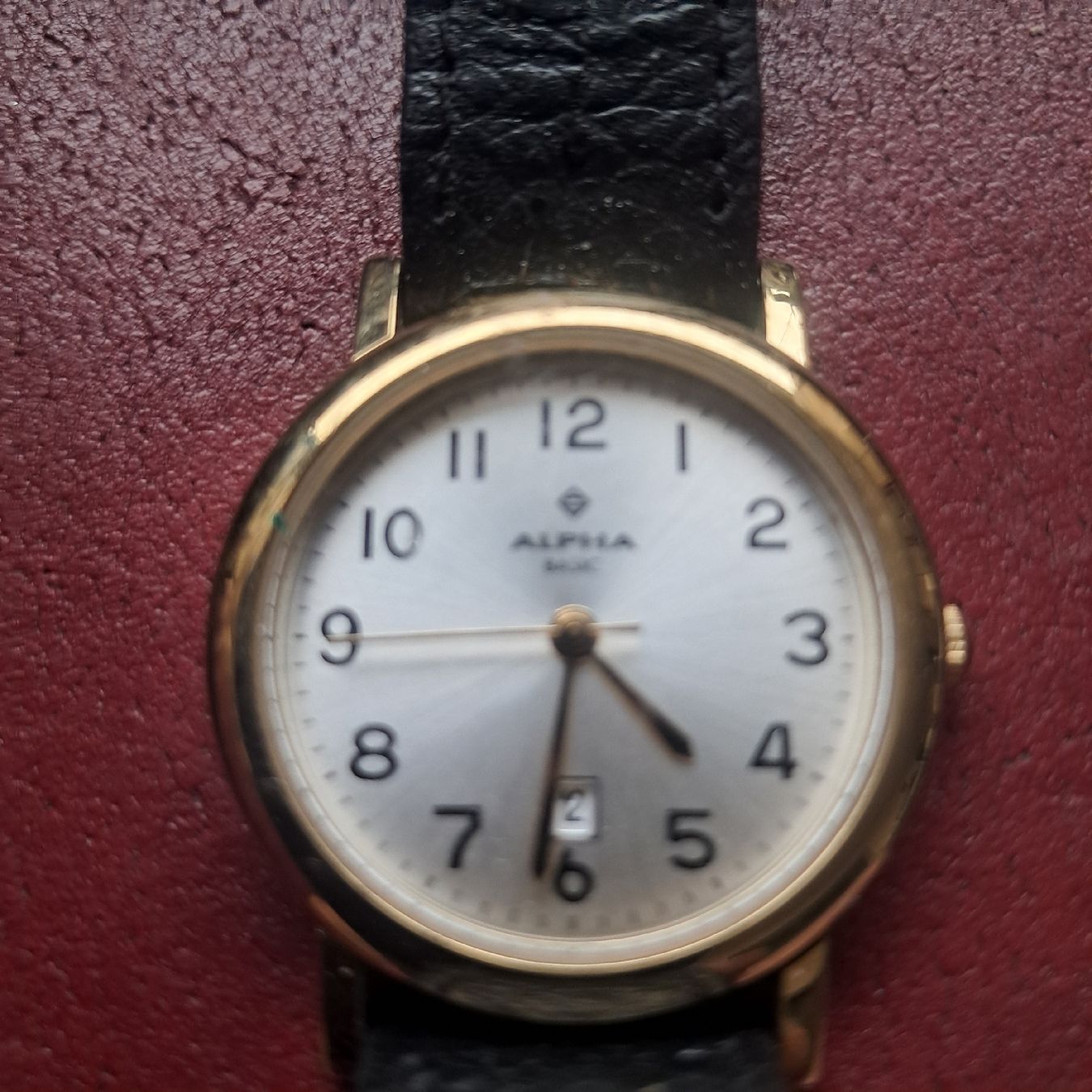 Montres: Armbanduhr Alpha Basic goldfarben Lederband gebraucht – D'occasion à Dietikon par una_y6wy