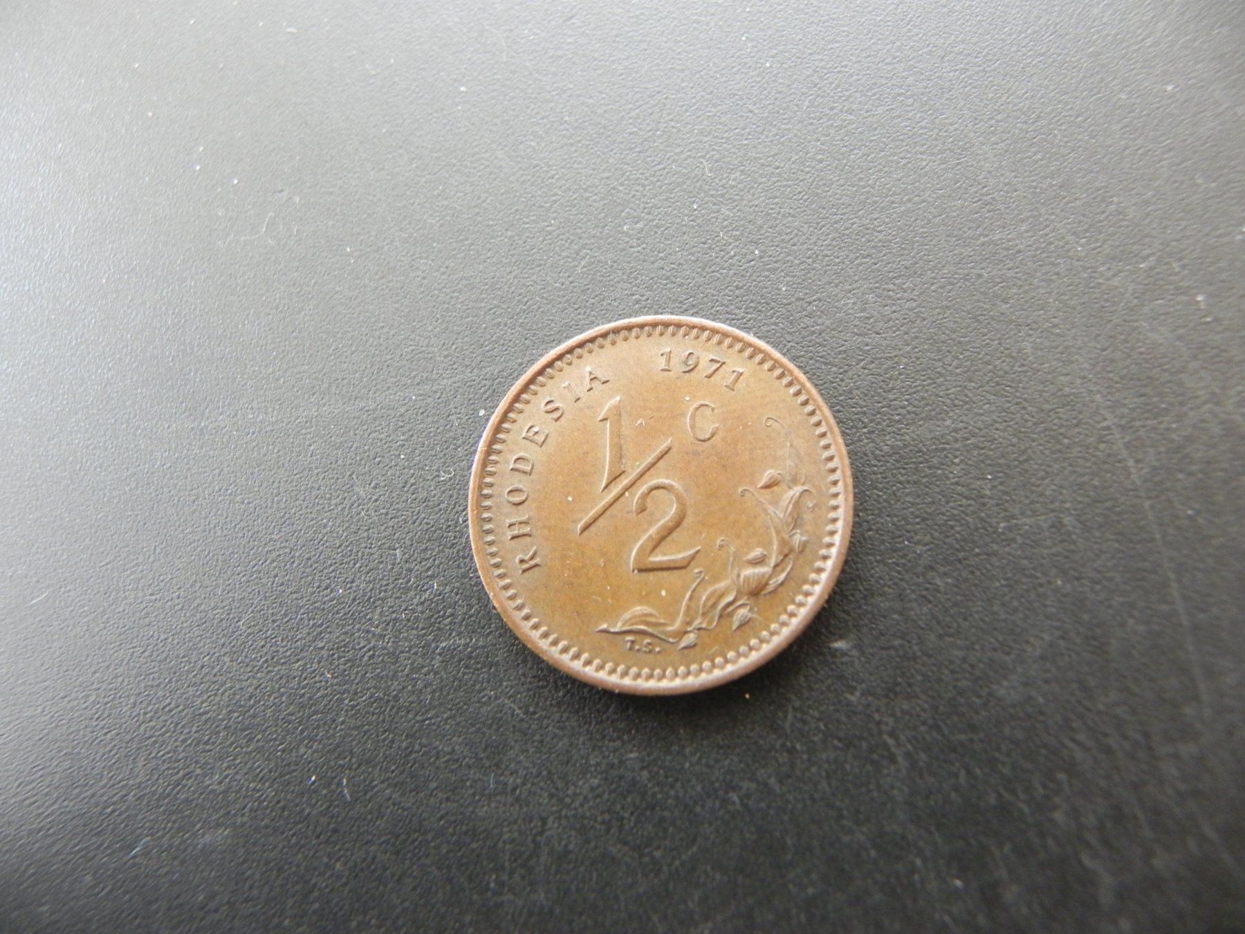 Alle Münzen: Rhodesia 1/2 Cent 1971 – Gebraucht aus Biel/Bienne von Gogolozi