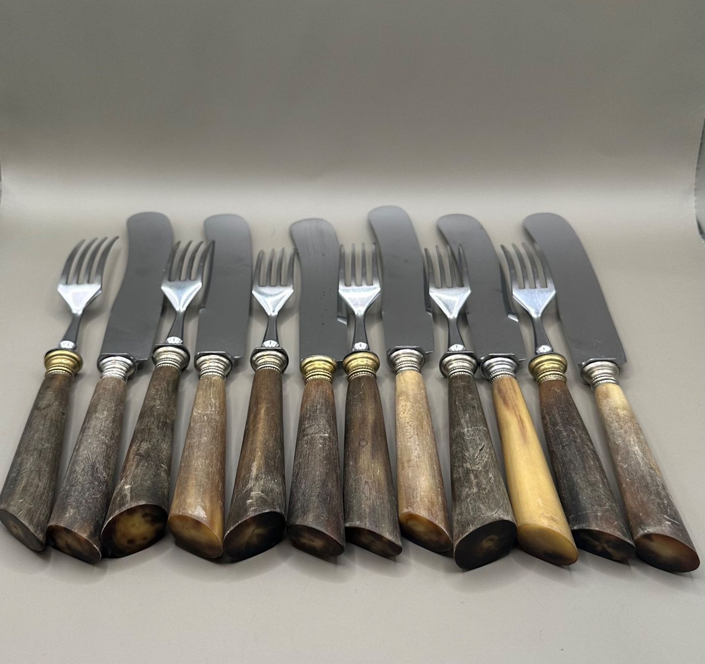 Set di posate: Antikes Hornbesteck 12tlg Messerfabrik Solothurn – Usato da Rorschach venduto da aoteaora 4