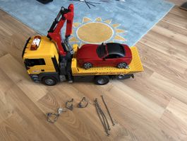 Bruder Abschleppwagen mit Auto und Zubehör