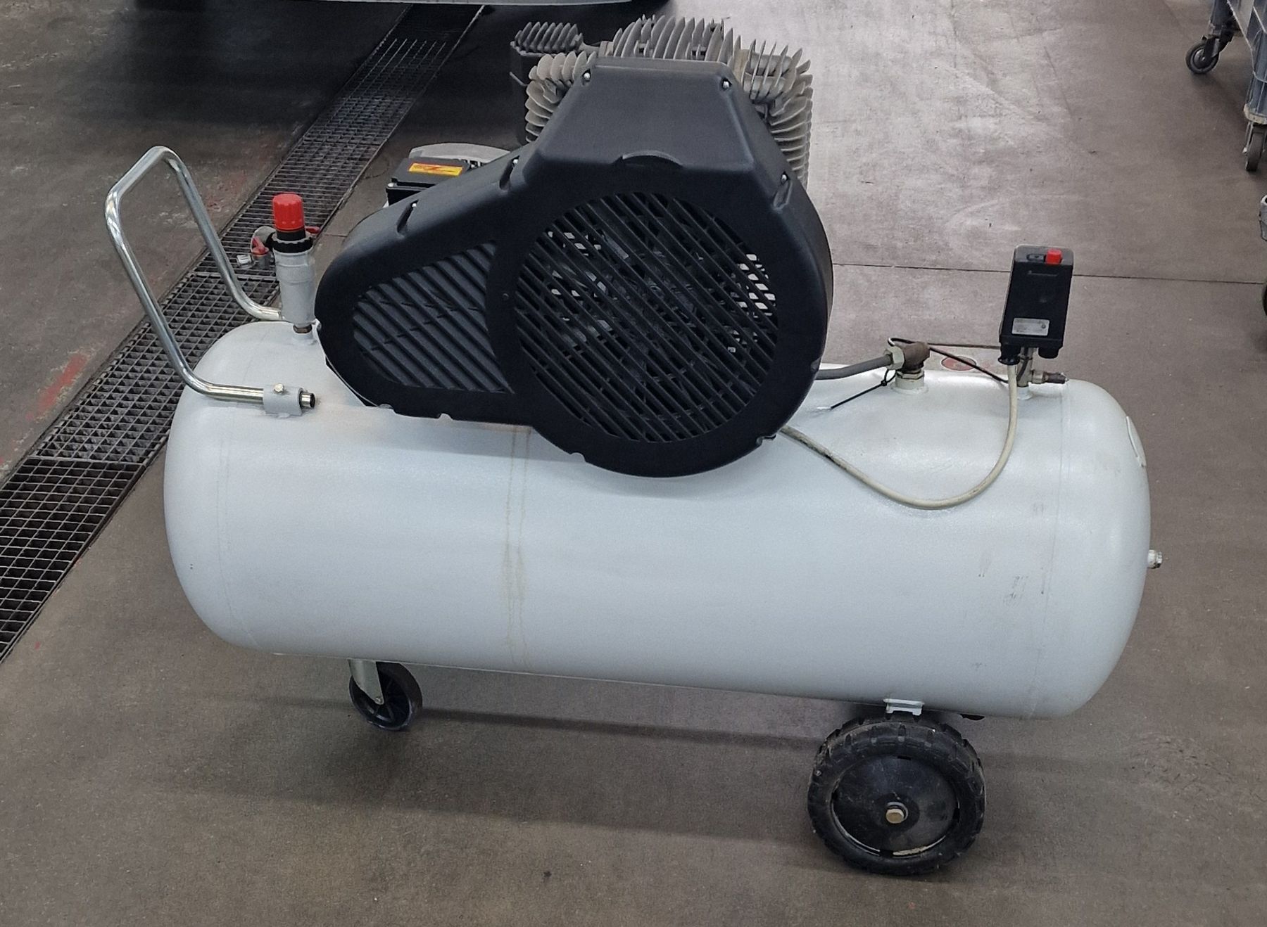 Kompressoren: Luftkompressor 270 l – Gebraucht aus Altstätten SG von top-preis 2