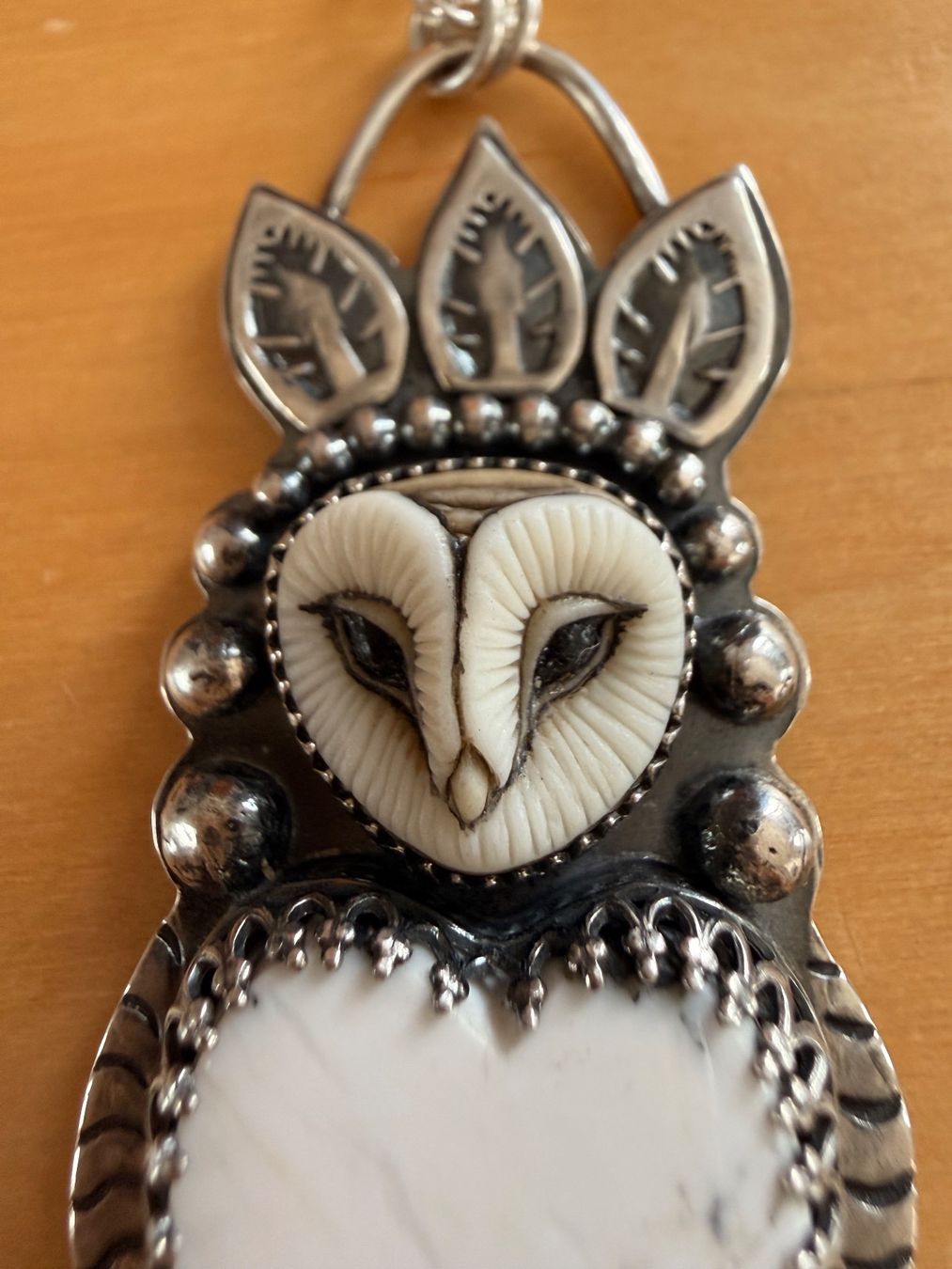 Catenine: Kette mit LAURA MEARS Eule und WHITE BUFFALO – Nuovo e nell'imballaggio originale da Frauenfeld venduto da Scleo 2