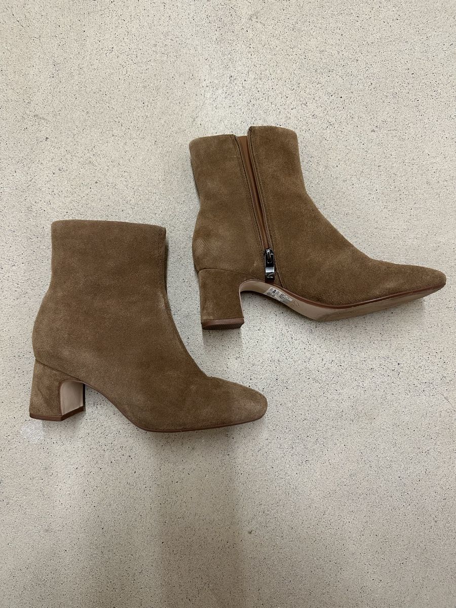 Clarks Chaussures femmes: Wildlederstiefel Gr.38 – D'occasion à Regensdorf par sofia681