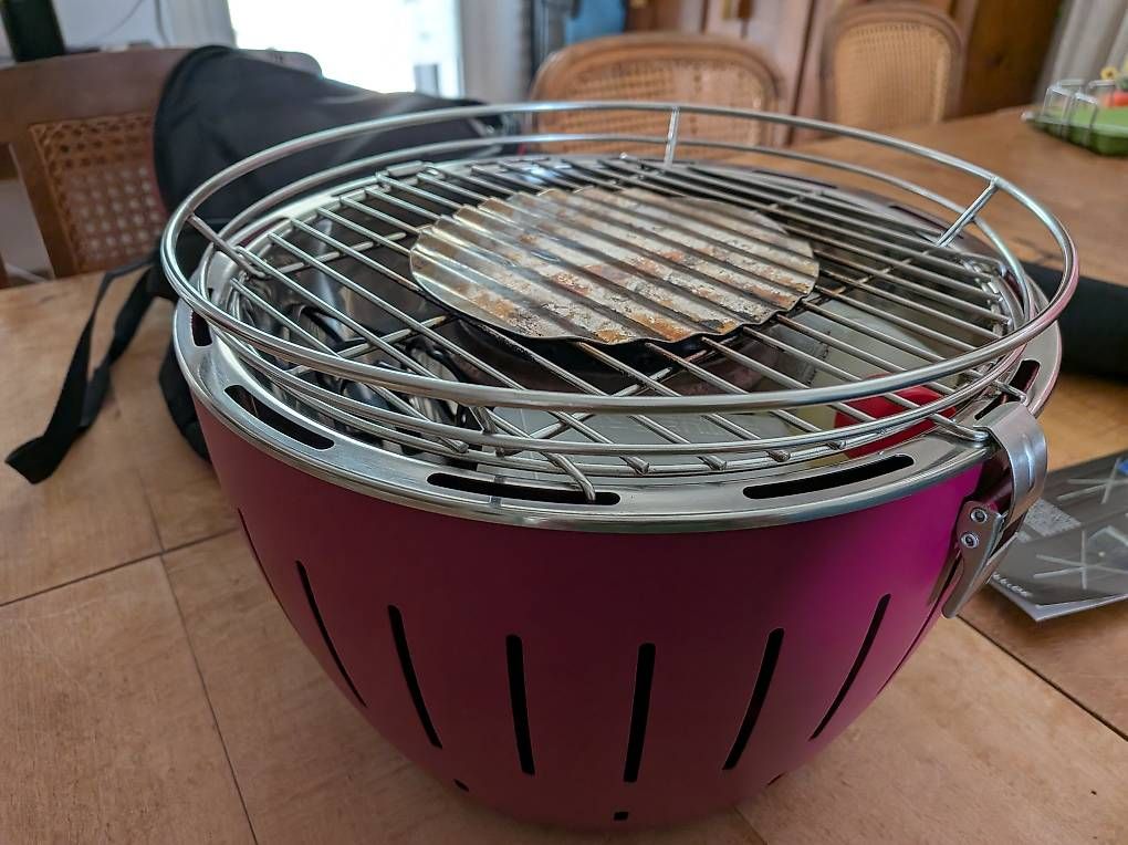 Lotusgrill Griglie: Lotusgrill S in pink – Usato da Zug venduto da Sabina0