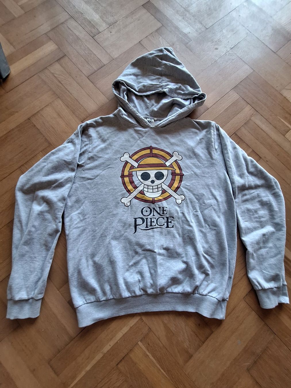 Maglioni & Felpe: Sweat à capuche gris One Piece taille S occasion – Usato da Chêne-Bougeries venduto da xchrysalide