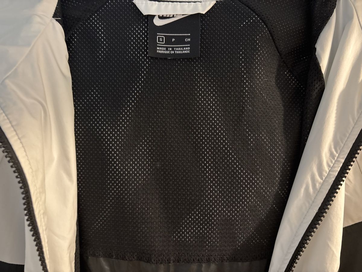 Nike Giacche: Nike Regenjacke - S  – Nuovo (secondo la descrizione) da Buchs ZH venduto da els_mgj9 2